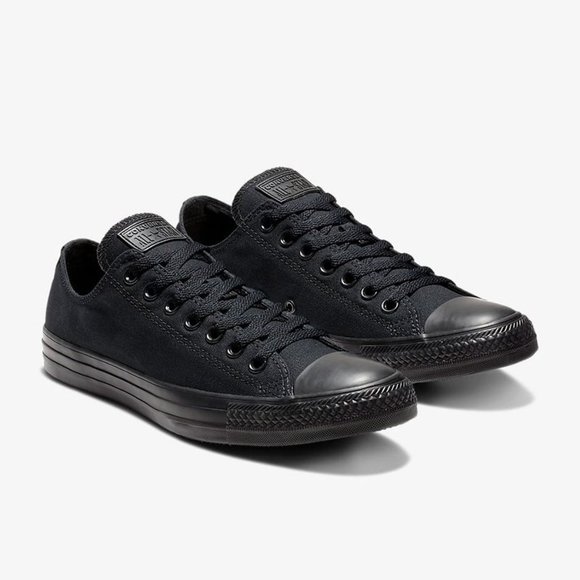 Converse Women's Chuck Taylor Black Low Top - Picture 1 of 7